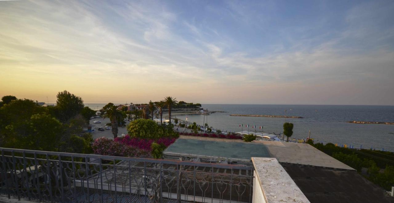 Golden Bay Bed and Breakfast Trani Buitenkant foto